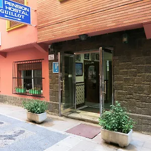 https://hostal-guillot.hotelsinnerja.org